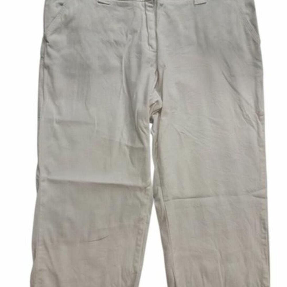 Magellan Sportswear white capri pants